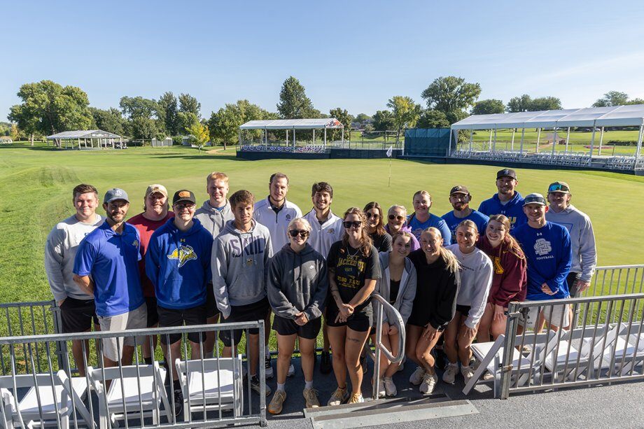 Students Volunteering for Sanford International Golf Tournament