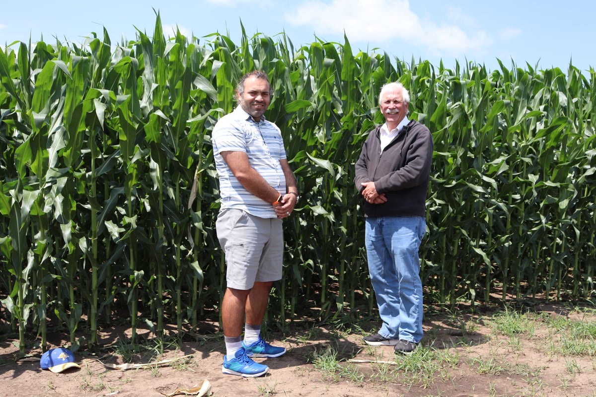 phot of Moradi and Clay in a cornfield